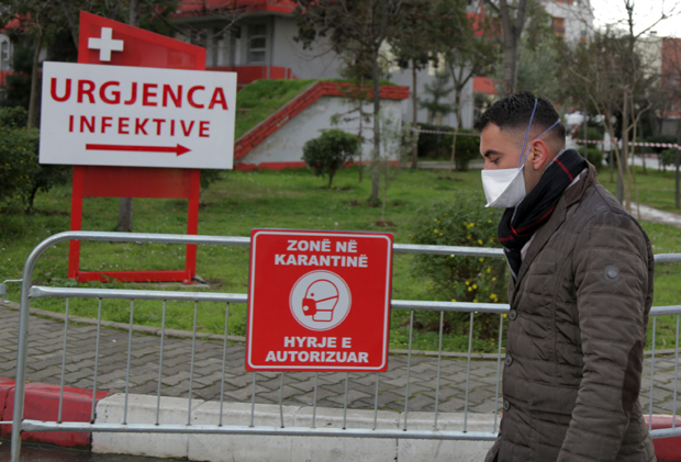 У Албанији један умро, 55 заражених, осморо медицинско особље